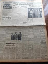 Yeni İstanbul Gazetesi - 26 Kasım 1952 - Mustafa Nermi - Malatya Suikastında Yeni Bir Safha - Savcılığa Teslim Olan Şerif Dursun Ahmet Emin Yalman'ı Hüseyin Üzmez Vurdu Dedi - Nakşibendi Tarikatı - Amerikan Başkanı Eisenhower Kabinesini Tamamladı - Cumhurbaşkanı Celal Bayar Yunanistan'a Giderken Başbakan Adnan Menderes'e Veda Ediyor - Edirne'nin Kurtuluşu - Büyük Kardeşim Atatürk Anlatan Makbule Atadan Yazı Dizisi - Denizlerin Efesi Gazi Umur Paşa Yazan Tevfik İnci Yazı Dizisi - Kunuri Savaşı'nın Yıldönümü Yarın Kutlanacak - Süleyman Çelebi Türbesi Açılıyor - 1001 Gece Masalları Sihirli Kandil Çeviren Reşad Nuri Darago Yazı Dizisi - Et Ve Balık Kurumu Hakkında - Maraz Yaratan Filmler - Vivian Leigh Rüzgar Gibi Geçti Filminde Leslie Howard'la Beraber - Sümerbank - Krem Pertev - Berec Pil ve Batarya - Jawa Motosikletleri - Luxor Radyo - Ronson Dünyanın En Mükemmel Çakmağı - Parker Quink Mürekkebi