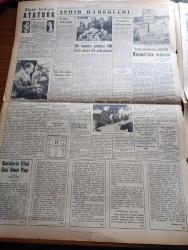 Yeni İstanbul Gazetesi - 27 Kasım 1952 - Mürebbiye Yazan Hüseyin Rahmi Gürpınar Yazı Dizisi - Cumhurbaşkanı Celal Bayar Bu Sabah 9,30'da Pirede Olacak - Amerikan Başkanı Eisenhower Bugün Kore'ye Gidiyor - Nakşibendi Şerif Dursun'un Malatya Suikastı Hakkında Yeni İfşaatı - Kore Sulh Planı - Bursa'daki Takkeliler - Boykota Devam Eden Öğrenciler - Hüseyin Üzmez - Büyük Kardeşim Atatürk Anlatan Makbule Atadan Yazı Dizisi & Denizlerin Efesi Gazi Umur Paşa Yazan Tevfik İnci Yazı Dizisi - Kunuri Zaferinin Yıldönümü Dolayısıyla Celal Dora'nın Hatıraları - Demirperde Gerisi Facialarından - 7 Kore Gazimiz Washington'a Götürülecek - 1001 Gece Masalları Sihirli Kandil Çeviren Reşad Nuri Darago Yazı Dizisi - Ankara Radyoları - Şeker Hastalığı Aşı İle Tedavi Ediliyor - Köyde Gördüklerim Alevi Köyü Yazan Mediha Berkes - Kıtalar Birbirine Yaklaşıyor - Çapamarka - Yeni Puro Tuvalet Sabunları - Trelleborg Lastikleri - Demag Cereskalleri - Tural Öksürük Ve Bronşiti Derhal Geçirir