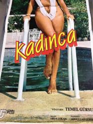 KADINCA, ORİJİNAL SİNEMA, Film AFİŞİ, 1984, FİLM AFİŞİ / POSTERİ - BÜYÜK BOY - ORİJİNAL - 69 X 32 cm EBADINDA - Original Turkish Big Size Movie Poster - Temel Gürsu, Banu Alkan, Arda Uskan, Ahmet Mekin, Türker Tekin, Tuncer Necmioğlu, Oktay Yavuz, Ünsal Emre, Ferdi Özbeğen, Tuncer Sevi