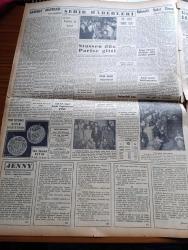 Yeni İstanbul Gazetesi - 13 Aralık 1953 - CHP'nin Malları Tasarısı Yarın Mecliste Görüşülecek - Eisenhower'in Teşebbüsüne Moskova'nın İlk Cevabı - Renkli Atatürk Filmi - Adnan Menderes De Amerika'ya Gidecek - Altın Borcumuz 153 Milyon Liraya Çıktı - Asteğmenler Kore Yolunda - Sedat Simavi Bugün Törenle Toprağa Veriliyor - Hikmet Bayur Ve Arif Hikmet Pamukoğlu Millet Partisini İtham Ettiler - İsmet İnönü - Galatasaray Beyoğluspor'u 7 1 Yendi - Operatör Doktor Cavit Göncer - Gıyas Akdeniz - Süveyş Tahliye Edilirse İsrail'in İstiklali Tehlikeye Girecek - Fenerbahçe Beykoz Amatör Maçı - Baydar Derler - Solist Ergican Saydam- Taklit Kürk Modası - Kısa Moda Haberleri - Lemania Saat - Arı Pirinç Unu - Rally Traş Makinası - Krem Pertev - Minerva Dikiş Makinesi