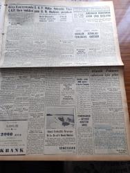 Yeni İstanbul Gazetesi - 13 Aralık 1953 - CHP'nin Malları Tasarısı Yarın Mecliste Görüşülecek - Eisenhower'in Teşebbüsüne Moskova'nın İlk Cevabı - Renkli Atatürk Filmi - Adnan Menderes De Amerika'ya Gidecek - Altın Borcumuz 153 Milyon Liraya Çıktı - Asteğmenler Kore Yolunda - Sedat Simavi Bugün Törenle Toprağa Veriliyor - Hikmet Bayur Ve Arif Hikmet Pamukoğlu Millet Partisini İtham Ettiler - İsmet İnönü - Galatasaray Beyoğluspor'u 7 1 Yendi - Operatör Doktor Cavit Göncer - Gıyas Akdeniz - Süveyş Tahliye Edilirse İsrail'in İstiklali Tehlikeye Girecek - Fenerbahçe Beykoz Amatör Maçı - Baydar Derler - Solist Ergican Saydam- Taklit Kürk Modası - Kısa Moda Haberleri - Lemania Saat - Arı Pirinç Unu - Rally Traş Makinası - Krem Pertev - Minerva Dikiş Makinesi