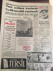 YENİ SABAH GAZETESİ  21 MAYIS 1963 YIL :26 SAYI :8687---Talat Aydemir 'in isyan  teşebbüsü  bastırıldı --İstanbul  Radyoevinde  Silahlı  Çarpışma Oldu --Aydemir 'e yarım saat  mühlet  verildi --Hadiseler nasıl gelişti --Radyoda neşredilen  karşılıklı  tebliğler ---Karma Disiplin :Siyavuşgil ----YTP Kongresinde Alican İnönü 'yü İtham Etti --Dünya Şampiyonası  Hazırlık Mahiyetinde  Olan  :İstanbul -Tokyo güreş karşılaşması  bu gece --Yugoslav  Futbolculara Beşiktaş da Talip --Fenerbahçe ,K.Paşa ile 1-0 'ın  rövanşını  yarın   oynuyor --Galatasaray İzmir de taşa tutuldu --Sebes 'in  bileti dün  yollandı --Sinemalar :Atlas :Katil Serbest ,İnci :Leyla ve Mecnun Gibi ,Lale :Kaldırım Melekleri ,