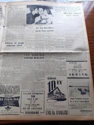 Yeni İstanbul Gazetesi - 8 Aralık 1953 - Bermuda'da Kızıl Çin İle İlgili Müzakereler -  Mao Tse Tung İle Stalin'in Beraber Fotoğrafı - Gandhi'nin En Büyük Eseri Dilimize Çevrildi - Milli Selamet Kanununa Dair Temyiz'in Bir Tefsiri - Atom Çağında Dünyayı Tehdid Eden Tehlikeler - Suad Aray - Jenny Yazan Theodore Dreiser Yazı Dizisi - Haşim Mardin Aleyhine İkinci Dava - Milli Piyango Dün Çekildi - Amerika'da En Fazla Tanınan Memleket Türkiye - Kore'deki Türkler Amerika'nın Sesi Radyosunda Konuşacaklar - Türk Ekspres Bank - Emlak Bankası - Doğubank -  Ankara Radyosu Programı - Balık Bollaştı Fakat - Maraş'ta Bir Dokuma Fabrikası Kuruluyor - Demir Perde Arkasında Komünist Aleyhtarı Gizli Teşekküller de Var Mı - Suni Dişler Hakiki Dişin Yerini Tutuyor - Ingrid Bergman Ve Kocası - Atatürk Kır Koşusu - Fenerbahçe İstanbulspor Maçı Tehir Edildi - Halit Kıvanç Köşe Yazısı - Gripin - Arı Nişastası