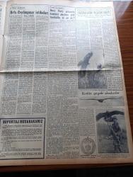 Yeni İstanbul Gazetesi - 8 Aralık 1953 - Bermuda'da Kızıl Çin İle İlgili Müzakereler -  Mao Tse Tung İle Stalin'in Beraber Fotoğrafı - Gandhi'nin En Büyük Eseri Dilimize Çevrildi - Milli Selamet Kanununa Dair Temyiz'in Bir Tefsiri - Atom Çağında Dünyayı Tehdid Eden Tehlikeler - Suad Aray - Jenny Yazan Theodore Dreiser Yazı Dizisi - Haşim Mardin Aleyhine İkinci Dava - Milli Piyango Dün Çekildi - Amerika'da En Fazla Tanınan Memleket Türkiye - Kore'deki Türkler Amerika'nın Sesi Radyosunda Konuşacaklar - Türk Ekspres Bank - Emlak Bankası - Doğubank -  Ankara Radyosu Programı - Balık Bollaştı Fakat - Maraş'ta Bir Dokuma Fabrikası Kuruluyor - Demir Perde Arkasında Komünist Aleyhtarı Gizli Teşekküller de Var Mı - Suni Dişler Hakiki Dişin Yerini Tutuyor - Ingrid Bergman Ve Kocası - Atatürk Kır Koşusu - Fenerbahçe İstanbulspor Maçı Tehir Edildi - Halit Kıvanç Köşe Yazısı - Gripin - Arı Nişastası