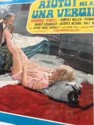 ATEŞLİ BAKİRE, ORİJİNAL İTALYANCA SİNEMA BEZ AFİŞİ - AIUTO! MI AMA UNA VERGINE - Hilfe, mich liebt eine Jungfrau, 1970, FİLM BEZ AFİŞİ / POSTERİ - BÜYÜK BOY - ORİJİNAL - 65 X 45 cm EBADINDA - Original Turkish Big Size Movie Poster - Arthur Maria Rabenalt, Günther Heller, Gundolf Willer, Yvonne Ten Hoff, Véronique Vendell, Rudolf Schündler, Jacques Bézard, Margit Ladomerszky, Karl Nagy, Elisabeth Felchner, Jackie Lombard, Marie Sirago, Ralf Wolter