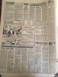 YENİ SABAH GAZETESİ   24 NİSAN 1963 YIL :25 SAYI :8663--MDO 'lara müsamaha hiyanete iştiraktır --Beş deniz subayı  nezaret altına alındı --İnönü dün Meclisi kurma fikri  Atanındı dedi ---Kayseri de As Subayların  Dövdüğü 2 Kişiden  Biri Koma Halinde --Bir Motor Battı  7 Denizci Kayıp --Dört yüz ortaokula  hoca bulunamıyor --Ama Alt Tarafı : Siyavuşgil ---Hükümet  tabipleri  kurstan  geçecek --Castro  6 ton  mamaya  karşı  21 esiri bıraktı --Brigitte  Bardol Roma da Film Çevriliyor --Şarkıcı Maria Vincent  İspanya da Film Çeviriyor --Fenerbahçe 2 Yugoslav Futbolcu  ile Anlaştı ---Galatasaray  -Fenerbahçe bu gece oynuyor --Adana -Tahran  güreş karşılaşması  bugün --