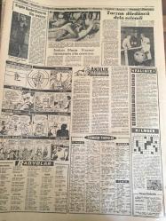 YENİ SABAH GAZETESİ   24 NİSAN 1963 YIL :25 SAYI :8663--MDO 'lara müsamaha hiyanete iştiraktır --Beş deniz subayı  nezaret altına alındı --İnönü dün Meclisi kurma fikri  Atanındı dedi ---Kayseri de As Subayların  Dövdüğü 2 Kişiden  Biri Koma Halinde --Bir Motor Battı  7 Denizci Kayıp --Dört yüz ortaokula  hoca bulunamıyor --Ama Alt Tarafı : Siyavuşgil ---Hükümet  tabipleri  kurstan  geçecek --Castro  6 ton  mamaya  karşı  21 esiri bıraktı --Brigitte  Bardol Roma da Film Çevriliyor --Şarkıcı Maria Vincent  İspanya da Film Çeviriyor --Fenerbahçe 2 Yugoslav Futbolcu  ile Anlaştı ---Galatasaray  -Fenerbahçe bu gece oynuyor --Adana -Tahran  güreş karşılaşması  bugün --