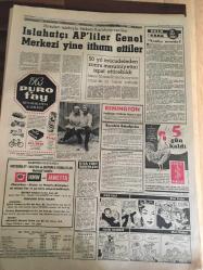 YENİ SABAH GAZETESİ  22 NİSAN 1963 YIL :25 SAYI :8661--Nümayişlerde 40 kişi öldürüldü --Ürdün Karıştı --Türkiye de  700 bin  veremli  hasta var --100 Milyonluk liralık bir vergi  kaçakçılığı --15 briket  yüzünden arkadaşını  öldürdü --Hilton da zenci bir Amerika lı soyuldu --Avrupa dan  geldi :Siyavuşgil --Islahatçı  AP 'liler Genel Merkezi Yine İtham Ettiler --Sinemalar :Atlas : Siyah ipekli Casus ,İnci :İki Kocalı Kadın, Konak : Sahte Sevgili ,Lale :Asi Ruhlar ,Şan :Badem Şekeri ,Ünal :Parisin  Esrarı ----Fenerbahçe 'nin  ilk  galibiyeti  İzm .Spor dan aldı  :1-0--Beşiktaş  K. Yaka 'yı 2-0  Yendi --Serbestte İran 'a  4-2 mağlup olduk ---Fenerbahçe  galibi  D. Spor  ,K.Paşa 'ya yenildi : 2-1--Altay :1 Beykoz :0--G.Birliği ,H. Tepe ile puanları  paylaştı :1-1---