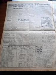 Yeni İstanbul Gazetesi - 13 Ağustos 1952 - Silahsızlanma Mevzuunda Ruslara Bir Teklif Daha - İsrail de Askerliği Uzatıyor - İran'da Sıkıyönetim Dün Akşam Kaldırıldı - Mareşal Tito İstanbul Valisi Fahreddin Kerim Gökay'a Ziyafet Verdi -  Cumhurbaşkanı Celal Bayar Ve Başbakan Adnan Menderes İstanbul'a Döndü -  Osman Kapani Brüksel Büyükelçiliğine Tayin Edildi - Esir Şehrin İnsanları Yazan Nureddin Demir (Kemal Tahir) Yazı Dizisi - İsviçre Milli Bayramı Tebrik Edildi -  Kadınlar Birliği Çarşaf Mevzuunu Yeniden Tetkik Ediyor - İngiltere Dışişleri Bakanı Eden Yarın Evleniyor - İzmir Fuarı - Japon Komünist Partisinin Gizli Faaliyeti - Fındık Piyasası Haftaya Açılıyor - Yeni Yıl Üzüm Rekoltesi - Bulmaca - Memleket Ve Dünya Borsa Ve Piyasaları - Japon Kızlarıyla Bir Konuşma - Profesyonel Ve Amatör Futbolcular - Normag Traktörler - Fendt Dieselross Traktörleri - Nihat Işık Radyofon
