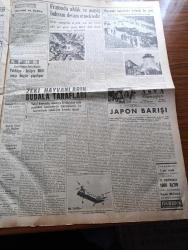 Yeni İstanbul Gazetesi - 3 Mayıs 1952 - Türk Heyeti Dün Yurda Dönmek Üzere Yunanistan'dan Ayrıldı - Süveyş Kanalında Sükunet Hakim - Amerika'da Çelik İşçileri Greve Nihayet Veriyor - Kore'ye Gidecek Değiştirme Birliğimiz - Ortaokul Ve Liselerde Dersler 31 Mayıs'ta Nihayete Erecek - Yalancı Yazan Bedii Faik Resimleyen Turhan Selçuk Yazı Dizisi - Marshall Planı Tatbikçisi Russel Dorr'un Veda Mesajı -  Yaz Aylarında Tarihi Dekorlarla Konser Verilecek - Kolera Salgını - İspanya Af Kanunu Çıkaracak - Amerika Japonya'da Asker Kullanacak - Sanatkar Gülseren Sadak - Dünya Bankası Kalkındırma Teşkilatı - Davis Kupası Tenis Maçları Türkiye İsviçre Milli Maçı Bugün Yapılıyor - Arsenal Bugün Şampiyonluk İçin Oynayacak - Kienzle Argo Taksimetreleri - Zündapp Motosikletleri - Normag Traktör - Çapamarka - Nevrozin - Elhamra Terzihanesi - Erres Elektrik Süpürgesi