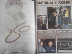 Star Life Haftalık Aktüalite Sinema Tiyatro Müzik ve Magazin Dergisi - 14 Kasım 1999 - Sevda Demircan - Saffet Sancaklı - Şebnem Ferah - Seden Gürel - Engin Ardıç - Serdar Ortaç - Selin Toktay - Demet Şener - Mustafa Sandal - Roberta - Mine Çayıroğlu - Emre Kütük - Yalçın Dümer - Helin Avşar - Ebru Güzel - Uğur Kozanoğlu - Didem Erol - Ergün Gündüz - İskender Paydaş - Mustafa Altıoklar - Teoman - Hülya yürekli - Ferhan Şensoy - Emine Ün - Gökhan Arsoy - Tuba Önal - Bendeniz - Ciguli - Esra Balamir - Metin Arolat - Hüseyin Cankurtaran - Hande Demirkol - Hakan Mutlu - Esin Kramer - Elif Kramer - Sinem Güven - Müge Karamızrak - Neslihan Kozanoğlu - İlkay Tuna - Özlem Tekin - Elif Germiyangil - Dilara Yetişen - Nurşah Okay - İlgi Gövsa - Zehra Altıntaş - Ersoy Çetin - Neslihan Yargıcı - Nazan Şoray - Ayşegül Cinisli - Ella Mengi - Selin Toktay fotoğraf ve haberi - Tam Takım Dergi