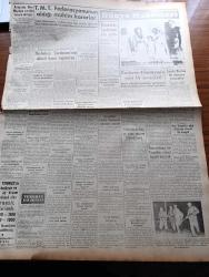 Yeni İstanbul Gazetesi - 5 Ağustos 1952 - Akdeniz Komutanlığı İçin Müzakereler Cereyan Ediyor - Florya Deniz Köşkünde Askeri İktisadi Toplantı - Kore'de Kızıl Genel Karargahı Bombalandı - İzmir'e Turist Akını - Amerika'dan Satın Alınan Hangarlar Gelmeye Başladı - Belçika'da Bir İsyan Teşebbüsü - Esir Şehrin İnsanları Yazan Nureddin Demir (Kemal Tahir) Yazı Dizisi -  İstanbul Valisi Fahreddin Kerim Gökay'a Yugoslavyaya Resmen Davet Mektubu Verildi - Başbakan Adnan Menderes'in Dünkü Temasları - Baydar Derler - Eva Peron'un Naaşını 2.000.000 Kişi Ziyaret Etti - Yunan Komünist Partisi Genel Sekreteri Nikola Zaharyadis Yargılanacak - İskenderun'dan 480 İran Yahudisi Transit Geçti - Milletlerarası Coğrafya Konferansı - Norveç Kralı Yedinci Haakon - Galata Denildiği Zaman Neleri Hatırlarız - Dünyanın En Yaşlı Ağacı General Sharman 3500 Yıllık - London Films Stüdyolarında - Peter Finch - Zündapp Motosikletleri - Fendt Dieselross Traktörleri - Moffat Amerikan Buzdolabı - Nevrozin