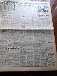 Yeni İstanbul Gazetesi - 18 Aralık 1952 - Mürebbiye Yazan Hüseyin Rahmi Gürpınar Yazı Dizisi - Amerika'nın Yeni Cumhurbaşkanı Eisenhower Mac Arthur'le Dün Görüştü - Müslüman Kongresi - Anayasaya Dair Teklif Komisyona İade Edildi - Daha Beyaz Ve Lezzetli Ekmek - Süper Mürşid Necip Fazıl Kısakürek Yeniden Bir Mahkumiyete Uğradı - Bulgaristan'dan Gelen Mayınlar - Büyük Kardeşim Atatürk Anlatan Makbule Atadan Yazı Dizisi - Mediha Berkes - Denizlerin Efesi Gazi Umur Paşa Yazan Tevfik İnci Yazı Dizisi - Fenerbahçe İzmir'de İki Maç Yapacak -  Beyoğlu Kız Lisesi - Mevlana Celaleddin Rumi İçin Yapılan Anma Töreni - Ürdün'de İsrail Radyosu Umumi Yerlerde Yasak Edildi - Modern Noel Baba - Şevket Demiral - Zekai Komşuoğlu - Tiyatro Kronikleri - Metin Bara - Ecnebi Karikatürü - Diana Yazı Makinesi - Puro Tuvalet Sabunları - Sheaffer's Dolma Kalemleri - Gripin - Pertev Krem