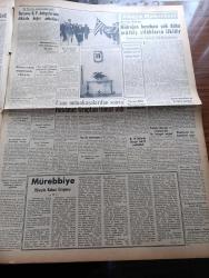 Yeni İstanbul Gazetesi - 3 Aralık 1952 -  Cumhurbaşkanı Celal Bayar Gümülcüne'de Celal Bayar Lisesi'nin Açılışında Bulundu - Mürebbiye Yazan Hüseyin Rahmi Gürpınar Yazı Dizisi -Cumhurbaşkanı Celal Bayar Saat 16'da İstanbul'da - Malatya Hadisesi - Celal Bayar Selanik'te Ata'nın Evini Ziyaret Etti - İçişleri Bakanı Ethem Menderes - Kansere İlaç Bulma Yarışı - Milli Harp Akademisi Kuruluyor - NATO'nun Emrine Verilecek Askeri Kuvvetlerimiz - Büyük Kardeşim Atatürk Anlatan Makbule Atadan Yazı Dizisi - Denizlerin Efesi Gazi Umur Paşa Yazan Tevfik İnci Yazı Dizisi - Ahmet Emin Yalman'a Yapılan Suikast - Mecidiyeköy'le İstinye Arasında İkinci Yol - Namık Kemal'i Anma Töreni - Yunan Milli Tiyatrosunun Muvaffakiyeti - Nureddin Ahmet İlsevey - 1001 Gece Masalları Sihirli Kandil Çeviren Reşad Nuri Darago Yazı Dizisi - Turistler Ve Topkapı Sarayı - Memleket Ve Dünya Borsa Ve Piyasaları - Çapamarka - Puro Tuvalet Sabunları - Gripin - Casusluk Sanığı Hayati Karaşahin'in Duruşması -