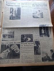 Yeni İstanbul Gazetesi - 3 Aralık 1952 -  Cumhurbaşkanı Celal Bayar Gümülcüne'de Celal Bayar Lisesi'nin Açılışında Bulundu - Mürebbiye Yazan Hüseyin Rahmi Gürpınar Yazı Dizisi -Cumhurbaşkanı Celal Bayar Saat 16'da İstanbul'da - Malatya Hadisesi - Celal Bayar Selanik'te Ata'nın Evini Ziyaret Etti - İçişleri Bakanı Ethem Menderes - Kansere İlaç Bulma Yarışı - Milli Harp Akademisi Kuruluyor - NATO'nun Emrine Verilecek Askeri Kuvvetlerimiz - Büyük Kardeşim Atatürk Anlatan Makbule Atadan Yazı Dizisi - Denizlerin Efesi Gazi Umur Paşa Yazan Tevfik İnci Yazı Dizisi - Ahmet Emin Yalman'a Yapılan Suikast - Mecidiyeköy'le İstinye Arasında İkinci Yol - Namık Kemal'i Anma Töreni - Yunan Milli Tiyatrosunun Muvaffakiyeti - Nureddin Ahmet İlsevey - 1001 Gece Masalları Sihirli Kandil Çeviren Reşad Nuri Darago Yazı Dizisi - Turistler Ve Topkapı Sarayı - Memleket Ve Dünya Borsa Ve Piyasaları - Çapamarka - Puro Tuvalet Sabunları - Gripin - Casusluk Sanığı Hayati Karaşahin'in Duruşması -