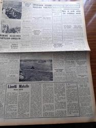 Yeni İstanbul Gazetesi - 9 Nisan 1953 - Londra'da Bir Tren Faciası -Mustafa Nermi - İran Saray Nazırı Hüseyin Ala Doktor Musaddık'a Cevabı - Dumlupınar Denizaltısı 47 Kulaç Derinlikte Bulundu - Münhal Bakanlıklara Yeni Tayinler Yapıldı - Fethi Çelikbaş - Celal Yardımcı - Rıfkı Salim Burçak - Emin Kalafat - Boğazlar ve Trakya Savunma Planları - Küçük İnsanlar Yazan Faik Baysal Yazı Dizisi - Muallimler Birliğinde Dün Bazı Mühim Kararlar Alındı - Galata Köprüsü Esaslı Şekilde Tamir Edilecek - Lanetli Mahalle Yazan Mehmet Davaz Yazı Dizisi - İskenderun'da Komünist Faaliyeti Gösteren Biri Yakalandı - Amerikalı Konserve Uzmanı Türkiye'ye Geliyor - Sovyet Rusya Turist Kabul Edecek Mi - Hikaye İstanbul Hasreti Yazan Ali N. Seden - Büyük Röportaj Serisi İslam Memleketleri Yazan Fikret Adil Yazı Dizisi - Genç Milli Takımımızın Brüksel'deki Başarısı - Tahmis Sokağında Birkaç Saat - İngiliz Lig Maçlarında Son Vaziyet - Philips Radyo - Gripin - Ziraat Bankası