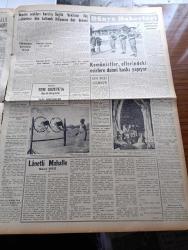 Yeni İstanbul Gazetesi - 13 Nisan 1953 - Sovyet Rusya İngiltere İle Anlaşmak İstiyor - CHP Genel Sekreteri Kasım Gülek'in Mersin'deki Ağır İthamları - Amerika Yakınşarka Yardımlar Arttırılacak - Anadolu Ajansı Taşlandı - Kore'de Esir Mübadelesi 20 Nisan Günü Başlıyor - Ecnebi Mektepleri - İstanbulumuzun Fetih Yıldönümü İle İlgili Kongre - Devrim Ocaklarının Mühim Bir Kararı - Mustafa Nermi - Küçük İnsanlar Yazan Faik Baysal Yazı Dizisi - Fenerbahçe'de Yeni Açılan Kulüplere 104 Tekne Hediye Edildi - Komünistler Ellerindeki Esirlere Daimi Baskı Yapıyor - Dumlupınar Denizaltısı Şehitleri İçin Mevlit - Zenci Kız Kansas Şehri Belediye Başkanlığına Seçildi - Azra Bora - Hüseyin Avni Şanda - Ankara İstanbul Radyosu Programı - Büyük Röportaj Serisi İslam Memleketleri Yazan Fikret Adil Yazı Dizisi - Çanakkale Kupasında Vefa Beşiktaş'ı 3 2 Mağlup Etti - Galatasaray Ankaragücü'nü 3 2 Yendi - Jawa Motosikletleri - Arı Bisküvileri