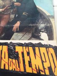 TANRILARIN DEHŞETİ, ORİJİNAL İTALYANCA SİNEMA BEZ AFİŞİ - LA TERRA DIMENTICATA DAL TEMPO - The Land That Time Forgot, 1974, FİLM BEZ AFİŞİ / POSTERİ - BÜYÜK BOY - ORİJİNAL - 65 X 45 cm EBADINDA - Original Turkish Big Size Movie Poster - Kevin Connor, Doug McClure, John McEnery, Susan Penhaligon, Keith Barron, Anthony Ainley, Godfrey James, Bobby Parr, Declan Mulholland, Colin Farrell, Ben Howard, Roy Holder, Andrew McCulloch, Ron Pember, Grahame Mallard
