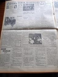 Yeni İstanbul Gazetesi - 4 Mart 1953 - Mustafa Nermi - İran'da Tudeh'ciler Parlamento Binasına Hücum Ettiler - İran'ın Tehlikeli Durumu - Başbakan Adnan Menderes'in 3. Basın Toplantısı - Malatya'da Ahmet Emin Yalman'a Yapılan Suikast Hadisesi - Necip Fazıl Kısakürek - Hüseyin Üzmez - Cevat Rıfat - Turistlerin Ayasofya Müzesi Ziyareti - Hasan Fehmi Ustaoğlu'nun Zafer Gazetesi Aleyhine Açtığı Dava - Büyük Kardeşim Atatürk Anlatan Makbule Atadan Yazı Dizisi - Küçük İnsanlar Yazan Faik Baysal Yazı Dizisi - Vali Fahrettin Kerim Gökay Amerika'ya Davet Edildi - Lanetli Mahalle Yazan Mehmet Davaz Yazı Dizisi - Atom Silahları Kullanacak Özel Birlikler - Stalin'in Gayesi Ve Maksadı Nedir - Doğubank - İstanbul Şehir Tiyatroları Programı - Memleket Ve Dünya Borsa Ve Piyasaları - İsrail Mektupları 2 Yazan Mirza Gökgöl - Amerikalı Opera Yıldızı Bir Zenci Lenora Lafayette - Çapamarka - Dermojen - Minerva Dikiş Makinesi - Gripin - Puch Motosikletleri - Türkiye İş Bankası