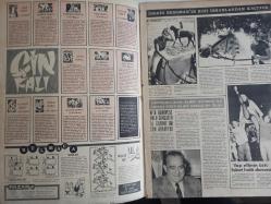 Pazar Ekstra Haftalık Aktüalite Sinema Tiyatro Müzik ve Magazin Dergisi - 6 Nisan 1969 - Çin Falı - Bulmaca - İngrid Bergman'ın Kızı İnsanlardan Kaçıyor - Vito Genovese - Al Capone - Ginger Rogers - Kümeste Yaşayan Kadınlar - 200.000 Liraya Bir Banyo Dairese - Aşk Fotoğrafları Sergisi Açılıyor - Bir Kupa Yapılıyor - Mutluluk - Nüfus Planlaması Tatbik Ediliyor - Kediler ve Köpeklere de - Nurten Yaşaroğlu - Leyla Beyki - Sevim Karaca - Teyfika Buharılı - Madam Aytaç - Bana Derler Fosforlu - Sülün Osman Alman Televizyonunda - Dağılanlar Toplandı - Nilüfer Koçyiğit - Figen Say - Yıldırım Gencer - Zeynep Aksu - Köpekten Korkarmış - Sadri Alışık - Alfred Hitchcock - 2 Saatte 10 Yaş Gençleşmek Mümkün - Ev Hayatı Sizi Mutlu Ediyor mu? - Çakıl Taşı Ne İşe Yarar? - Şaka fotoğraf ve haberi - Tam Takım Dergi