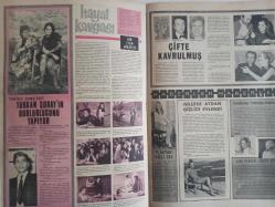 Pazar Ekstra Haftalık Aktüalite Sinema Tiyatro Müzik ve Magazin Dergisi - 23 Şubat 1969 - Dünya Nasıl Doğdu? - Çin Falı - 20 Milyon Yaşındaki İhtiyar! - Dünyanın Çelik Kapılı Tek Kahvesi - Faşing - Benimle Evlenir Misiniz? - Hayat Kavgası - Bir Film Hikayesi - Türkan Şoray'ın Düblörlüğünü Yapıyor - Ömür Göksel - Nilüfer Koçyiğit - Semiramis Pekkan - Çifte Kavrulmuş - Pervin Par Tiyatroda Oynayacak - Ajda Pekkan: Eskiye Dönüş - Plaktaki Gizli Ses - Ömür Göksel - Nilüfer Aydan Gizlice Evlendi - Alfred Hitchcock Takdim Eder - Kanlı Elbise - Fala Bakıyoruz - Londra'da Herkes Aynı Şeyi Soruyor: Cleo'yu Gördünüz mü?_ - Bulmaca Eğlence - Şaka - John Dempsey fotoğraf ve haberi - Tam Takım Dergi