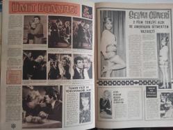 Pazar Ekstra Haftalık Aktüalite Sinema Tiyatro Müzik ve Magazin Dergisi - 16 Şubat 1969 - Hitchcock-Olgunlaşma Enstitüsü Konfeksiyon Atölyesi de Faaliyete Geçti - Çin Falı - Eldivenler Ne İşe Yarar? - Birbiri Üstünde - Şişede Durduğu Gibi Durmaz Ki! - Esrar Raporu - Jacqueline Kocasını Yatak Odasına Almamış - Halk Tipi Kıyafetleri - Ve Gece Elbiseleri - Ümit Dünyası - Tamer Yiğit de Yeni Otomobil Aldı - Selma Güneri 2 Film Teklifi Aldı ve Amerika'ya Gitmekten Vazgeçti - Ajda Pekkan Burun Ameliyatı Olmuyor - Nurlan San Tiyatroda Oynayacak - Çoğu Bitti Azı Kaldı - İskambil Falı Maça - Sigara ve Karekteriniz - Şaka fotoğraf ve haberi - Tam Takım Dergi