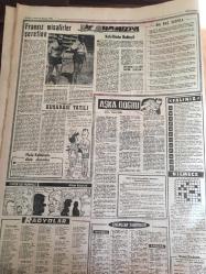 YENİ SABAH GAZETESİ 21 TEMMUZ 1963  YIL :26 SAYI :8747---İki azılı şaki  ele geçirildi--Ahmet  Demir  Polis  Kıyafetsiz  Diyor --Hazret -i Osman 'a  ait  1300 yıllık bir Kuran bulundu --Doldur Hasbi Bey Doldur : Siyavuşgil --Amerikan yardımında   240 milyon dolarlık bir indirim  daha  yapıldı --Oto  imalinde  yeni  rekor --13 Yıl Yattıktan Sonra Suçsuz Olduğu  Anlaşılıp Salıverildi --Sinemalar : Atlas :Dinamik Güçler  ,İnci :Seni Kaybedersem ,Konak :Yıldızlar Altına  ,Cengiz Hanın Hazineleri  ,Sahte Sevgili  ,Lüks :Berlin Esrarı ,Lale :Beklenmeyen Şahit ----Şenol ve Birol 'un gitmesini  kayıp saymayan  Hakkı  Yeten :Beşiktaş  yine Beşiktaş 'tır dedi --Ali ,Galatasaray  dan 50 bin lira istedi --Fenerbahçe 'nin rakibi  bugün belli  oluyor---Dünya boksunun iki devi yarın karşılaşıyor  :Liston -Patterson --Amasra bir  tarih ve tabiat hazinesidir --Balıgın  alası  Şile de bulunur --Akçakocalılar  için Turist Sadece Bir Misafirdir --