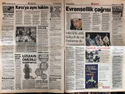 Hürriyet Gazetesi - 22 Nisan 1999 -  - AP - Lyon - Zara - CHP - ANAP - Onur - MHP - Devlet Bahçeli - Bülent Ecevit - DSP - DYP - Isla - Baha - Bahattin Şeker - Eder - Galatasaray - Borussia Dortmund - Almanya - Dida - LP - Alpay - Eren - Beşiktaş - Fenerbahçe - Gol Krallığı - Aykut Kocaman - Ertuğrul Sağlam - Yerli üretim - Fatih Terim - Teknik Direktör - Aziz Yıldırım - Aziz - Alper - Moldova - Yıldız Futbolcu - Teknik Heyet - Hakan Şükür - Hagi - Arif Erdem - Tanju Çolak - Model - Tansu Çiller - AIK - Adamlar - Seçim sonuçları - Seçim Sonuçları - Vural Savaş - Anayasa Mahkemesi - Agu - Siyasi Partiler - Müller - Lens - Belediyeler - Ege - Yerel Seçimler - Aydın Doğan - Ertuğrul Özkök - Bero - Sinan - Murat Karayalçın - Redd - Erdoğan - Recep Tayyip Erdoğan - Abdullah Gül - Celal Adan - Nazlı Ilıcak - Ali Müfit Gürtuna - Yerel Seçim Sonuçları - Volkan - Şili - Basın Toplantısı - Fransa - Mesut Yılmaz