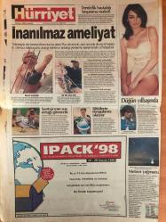 Hürriyet Gazetesi - 18 Kasım 1998  - İtalya - AP - Fatih Altaylı - Redd - Ertugrul - Avusturya - Trabzonspor - Galatasaray - Eder - Aziz - Fenerbahçe - Tayfun - Oğuz Çetin - Eren - Cem Uzan - Ege - Fransa - Aziz Yıldırım - Yilmaz - Basın Toplantısı - Zara - Juventus - Patron - Süper Lig - Fatih Terim - Beşiktaş - Karabükspor - Cengiz - Norveç - Teknik Direktör - Lens - Model - Moldova - Ukrayna - Hagi - Alper - LP - Malta - Recai Kutan - Murat Boz - Almanya - Esra - Agu - Adnan Polat - Yaşar Kemal - Erdal İnönü - Ertuğrul Özkök - Özgürlükler - Avrupa Birliği - Hükümet Krizi - Yunanistan - Sivil toplum - ANAP - Süleyman Demirel - Baha
