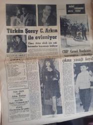 ABC Haftalık Aktüalite Sinema Tiyatro Müzik ve Magazin Gazetesi - 8 Temmuz 1967 - Türkan Şoray, Cüneyt Arkın'la Evleniyor - Falınız ve Siz - Oyun Eğlence Bulmaca - Selda Alkor - Sevda Ferdağ Anlamadığı işe Asla Burnunu Sokmaz - Ben Casey Çizgi Romanı - Aşk Büyüsü - John Sawey - İnönü Torununa Ceza Verdi - Güçlü Toker - Alexandra Hay - İlhan Gençer - Rahmi Duman - İlya Ehrenburg - Deli - Elden Düşme Araba Hikayesi - Seçme Fıkralar - Plavın Yenmesine Başlandı - Zirve İşi Çok Zırvaladı - Müjdat PElerin - Bu Yıl Çıplak Kadınsız Film Yok - Gülgün Erdem - Elizabeth Taylor'un Ayağını Kim Kırdı? - Mehmet Taneri - Vergiden Kaçarken Kara Sevdaya Tutuldu - Çektiği Şutla Kurşun Geçmez Camları Deliyor - Gerhard Müller - Bronz Adam - Kenneth Robeson - İsimsiz Kahramanlar - Gizli Ajan X9 - Beni Bir Bakana Peşkeş Çektiler fotoğraf ve haberi - Tam Takım Gazete