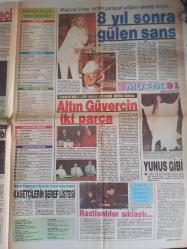 Hafta Sonu Extra Haftalık Aktüalite Sinema Tiyatro Müzik ve Magazin Gazetesi - 22 Mart 1991 - Dansöz Yağmur - Hiddink'i Yine Yakaladık! - Dursun Karadağ - Vah Zavallı - Meral Konrad - Dansöz Yağmur - Türkan Şoray - Sultan'ın Evindeki Kahveci - Ali Poyrazoğlu - Adnan Kahveci - Cenk Koray - Sibel Barış - Meltem Doğanay - Yaşar Göksoy - Muazzez Ersoy - 8 Yıl Sonra Gülen Şans - Leman Sam - Kayahan - Örsan Öymen - Oğuz Tunç - Yasemin Gedik - Nicci Foley - Zeynep Tunuslu - Podyumlar Çıldırdı fotoğraf ve haberi - Tam Takım Gazete