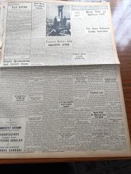 Yeni İstanbul Gazetesi - 23 Ağustos 1955 - Mustafa Nermi - Cezayirde Dokuz Köy Dinamitle Uçuruldu - Başvekil Adnan Menderes - Amerika'da Türk Tepsisi - Celal Bayar Dost İran'ı Ziyaret Etti - Ticaret Vekili Sıtkı Yırcalı - Yüksek Askeri Şura - Dünya Akıl Kongresi Açıldı - Balıkpazarı Esnafı Adliyeye Müracaat Ediyor -  Bahar Bayramına Giriş Serbest Bırakıldı - İzmir Fuarı - Yeni Alman Ordusunun Kuruluş Hazırlıkları - Pamukbank Açıldı - Ankara İstanbul İzmir Radyosu - Amerika'da Bisiklet Fiyatları Yükseldi - Cevdet Türkay - Günün Tarihi Sakarya Meydan Muharebesi - Marmara Adasında Bir Kaç Gün - Bağcılar Bayramı - Yaşar Doğu Bir Gecede İki Güreş Birden Yapacak - Fenerbahçe Hacettepe Yine Karşılaşıyorlar - Fuar Kupası Basketbol Turnuvası - Güneşspor'un Kongresi - Gripin - Film Yıldızı Nevin Aypar Puro Tuvalet Sabunları Kullanıyorum Diyor