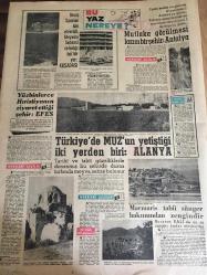 YENİ SABAH GAZETESİ  14 TEMMUZ 1963 YIL :26 SAYI :8740--İstanbul da gece sokağa çıkma yasağı  kaldırıldı --Bir otobüs eve girdi 1ölü , 7 yaralı var --Soyunan kadınlar tablosu  bir gece  temsil  edilebilirdi --4 CHP 'li  Milletvekili  İfade Vermeye Çağrıldı --Öztürk Serengil kendi nikahında  twist  yaptı --Örnek Vatandaş  Hasbi Bay : Siyavuşgil ---Cambridge de  sıkı yönetim   ilan  edildi --Beşiktaşlılar Dün Birol 'u Kaçırdılar --Apak ,Büyük Kulüpleri  İkinci  Defa İkaz Etti --Baskette  Hollanda 'yı  63-52 mağlup ettik --Fenerbahçe  Kulübü  Üçlü Turnuvadan Vazgeçiyor --Garrincha  kendini  Pele ile  aynı ayarda tutuyor --Mutlaka  görülmesi  lazım bir şehir :Antalya --Yüzbinlerce  Hritiyan 'ın  ziyaret  ettiği şehir :Efes ---Türkiye de Muz 'un yetiştirdiği  iki  yerden  biri :Alanya --Marmaris tabii sünger bakımından  zengindir --Artık Fenerbahçe Asları Şenol ,Birol Gooll...-----Türlü meziyetlere sahip  bir  futbolcu   :Şenol  ---Kartalların  kaptanıydı  ama şimdi --
