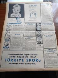 Yeni İstanbul Gazetesi - 2 Eylül 1955 -  İngiliz Basınına Göre Kıbrıs Terkedilmelidir -Mustafa Nermi - Fatin Rüştü Zorlu Kıbrıs'ta Herhangi Bir Değişiklik Lozan'ın Revizyonunu İstemektedir - Başvekil Adnan Menderes Kıbrıs Konusunda Yunanlılar Lehinde Neticeye Asla Tahammül Edemeyiz - Trikopis'i Esir Alan Türk Kahramanı Eyüp Özkan'a Madalya Verildi - Vali Fahrettin Kerim Gökay Prag'a Gitmiyor - Meşhur Sinema Yıldızı Paul Muni'nin Bir Gözü Kör Oldu - Bütün Yurtta Modern Cezaevleri Yapılacak - Ankara İstanbul İzmir Radyosu Programı - Mehtap Şarkısı Cinayetleri Yazan Francis Didelot Yazı Dizisi - Askeri Mekteplerimiz Ve Kulelinin Tarihçesi - Çocuk Sayfası - Lefter Küçükandonyadis Fenerbahçe Hadisesi Gitgide Büyüyor - Askeri Balkan Oyunları Cumartesi Günü Başlıyor - Galatasaray Karagümrük İle Karşılaşıyor - Kızlar Türkiye Basketbol Birinciliği - Çapamarka - Puro Tuvalet Sabunları - Gripin