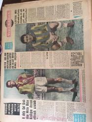 YENİ SABAH GAZETESİ  7 TEMMUZ 1963 YIL :28 SAYI :8733---CHP 'liler göre hala Güler yüzlü idare kurulamadı ----Katil  İlyas Şoris ,aile  baskısından dert yandı --İstanbul u  istila eden yeni  dans  :Holly -Golly ----Hasbi Beyin Mektubu : Siyavuşgil --Berksoy  bu kadar kötü bir netice beklemiyorduk  dedi - --Ayvalık deyince  akla  zeytin gelir --Edremit 'in zeytin  'i , zeytin yağı  meşhurdur  ---Arjantin de başkanlık seçimi bugün yapılıyor ---Sinemalar Tiyatrolar :İstanbul : Atlas : Yastık   Sohbeti ,İnci :Ayşecik Ateş Parçası ,Konak : Yalnız ve Cesur ,Lüks :İhtiras Yolcuları -----Türkiye  'nin   en sevilen  futbolcusu  :Metin Oktay  :6  defa gol kralı  olan  Metin  Oktay krallığını devam  ettirmek  azminde --Metin  330.038 reyle  en sevilen  futbolcu ,Lefter  ise  311.637 reyle ikinci seçildi --Lefter  Milli Takımda  en fazla  oynamış  en çok  gol atmış  bir futbolcudur--