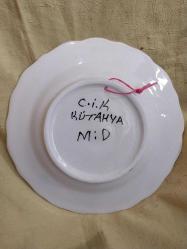 Kütahya Çini Tabak,  Sanatçı İmzalı Duvara Asma Aparatlı Çini Tabak.