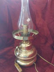 GAZ LAMBASI,  İTALYA ÜRETİMİ  PİRİNÇ GAZ LAMBASI . ELEKTRİKLİ  GECE LAMBASINA ÇEVRİLMİŞ,  KABLOSU VE AMPULÜ EKSİK HALİYLE..