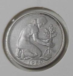 1980-D BATI ALMANYA DEUTSCHE 50 PFENNİG ORİJİNAL MADENİ PARASI NORMAL HARFLİSİ ÇİLALTI-ÇİL 2ZBB1A ÇOK NADİR