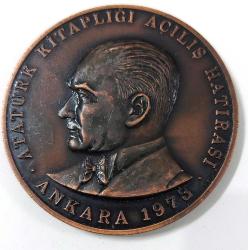 1973 ATATÜRK KİTAPLIĞI AÇILIŞ ANISINA YAPI KREDİ BANKASININ 50.YILI BRONZ ORİJİNAL MADALYONU ÇİLL NADİR AA1BB1A ÇİLİ PEK ÇIKMAZ