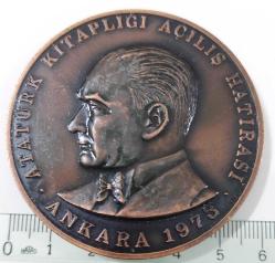 1973 ATATÜRK KİTAPLIĞI AÇILIŞ ANISINA YAPI KREDİ BANKASININ 50.YILI BRONZ ORİJİNAL MADALYONU ÇİLL NADİR AA1BB1A ÇİLİ PEK ÇIKMAZ