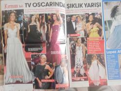 Kumsal Haftalık Aktüalite Sinema Tiyatro Müzik ve Magazin Dergisi - 27 Eylül - 3 Ekim 2008 - Aysu Baçeoğlu - Dilek Pınar - Şengül Balıksırtı - Erhan Kanioğlu - Tuğba Özerk - Merve Yurttapan - İsmail Hacıoğlu - Eda Taşpınar - Fatoş Seğmen - Mehmet Çelik - Meltem Cumbul - Pınar Altuğ - Yağmur Atacan - Tuğba Özay - Sude Bilge Demir - Özcan Deniz - Fahriye Evcen - Seren Serengil - Deniz Akkaya - Jennifer Lopez - Okan Yalabık - Simge Tertemiz - Kıvanç Tatlıtuğ - Azra Akın - Cansel Elçin - Bergüzar Korel - Tan Sağtürk - Hilal Cebeci - Burcu KAra - Yavuz Bingöl - Asu Emre - Didem Erol - Seda Sayan - Onur Şan - Seda Yalçın - Tunç Nazikoğlu - İpek Tanrıyar - Yeşim Salkım - Hanife Çakmak - Mehmet ÇAlışkan - Cansu Dere - Kıvanç Tatlıtuğ - Tarkan - Sezen Aksu - Emel Sayın - Yıldırım Gürses - Feryal Gülman - Zeynep Fadıllıoğlu - Aylin Tahincioğlu - Tuğba Erbil - Oya Eczacıbaşı - Heves Ekinci - Tolga Çevik fotoğraf ve haberi - Tam Takım Dergi
