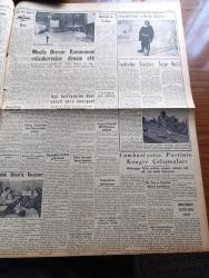 Yeni İstanbul Gazetesi - 22 Ağustos 1956 - Piyasada Mevcut Tutukluk Giderilecek - Diyarbakır Mebusu Mustafa Ekinci 1937'de Öldürülen 103 Vatandaş İçin Yeniden Müracaatta Bulundu - İsmet İnönü Ankara'ya Dönerken Cemil Bengü'ye Cevap Verdi - Celal Bayar - Kıbrıs İçin Atina'nın Yeni Ve Planlı Taarruzu - Gülhane'de 300 Çocuk Sünnet Oldu - Komünizmin Yaşayamıyacağı Memleket Türkiye'dir - Amerika'da Cumhuriyetçi Parti'nin Kongre Çalışmaları - Evlilik Mi Bekarlık Mı Yazan Necla Seyhun Yazı Dizisi - İzmir'de Otomobil Fiyatları Düşüyor - Ankara İstanbul Radyosu Programı -  Küçük Hikaye Fakirin İntikamı Çeviren Nezihe Türkkan - Macera Peşinde Çeviren İhsan Aysu Yazı Dizisi - Galatasaray Sofya Dinamo Maçı - Kont Ernest Borgnine Sophia Loren İle Bir Film Çeviriyor - Enternasyonal Tenis Turnuvasına Dün Bütün Gün Devam Edildi