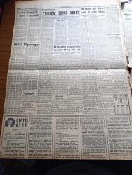 Yeni İstanbul Gazetesi - 31 Ağustos 1956 - Refik Halid Karay - Kıbrıs'a Dün Fransız Birlikleri Sevkedildi - İzmit'te Zelzele Devam Ediyor - Zafer Bayramı Bütün Yurtta Coşkun Sevgi Tezahüratıyla Karşılandı - Celal Bayar Ve Adnan Menderes'in Orgeneral İsmail Hakkı Tunaboylu'ya Telgrafları - Sanat Kronikleri - Çifte Oyun Yazan Colette Yazı Dizisi - Eminönü Unkapanı Yolunun Nihayet Açılmasına Başlandı - Dünyadan Çeşitli Ve Meraklı Haberler - Harp Okulunun Yeni Mezunları - Brüksel Sergisinde Açılacak Türk Pavyonu - Fransa Lahey Kulübüne Dahil Oldu - Dünya Bankasının İran'a Yardımı - Macera Peşinde Çeviren İhsan Aysu - İstanbul İzmir Radyosu Programı - Atomla İşleyecek Otomobil İmkansız Görünüyor - Galatasaray Sofya'da Dün Dinamo İle Yenişemedi - Fenerbahçe Karagümrük'ü 11 0 Yendi - Voleybolda Kuzey Kore'ye Yenildik - Dana Wynter Şöhret Yoluna Emin Adımlarla İlerliyor