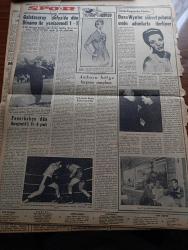 Yeni İstanbul Gazetesi - 31 Ağustos 1956 - Refik Halid Karay - Kıbrıs'a Dün Fransız Birlikleri Sevkedildi - İzmit'te Zelzele Devam Ediyor - Zafer Bayramı Bütün Yurtta Coşkun Sevgi Tezahüratıyla Karşılandı - Celal Bayar Ve Adnan Menderes'in Orgeneral İsmail Hakkı Tunaboylu'ya Telgrafları - Sanat Kronikleri - Çifte Oyun Yazan Colette Yazı Dizisi - Eminönü Unkapanı Yolunun Nihayet Açılmasına Başlandı - Dünyadan Çeşitli Ve Meraklı Haberler - Harp Okulunun Yeni Mezunları - Brüksel Sergisinde Açılacak Türk Pavyonu - Fransa Lahey Kulübüne Dahil Oldu - Dünya Bankasının İran'a Yardımı - Macera Peşinde Çeviren İhsan Aysu - İstanbul İzmir Radyosu Programı - Atomla İşleyecek Otomobil İmkansız Görünüyor - Galatasaray Sofya'da Dün Dinamo İle Yenişemedi - Fenerbahçe Karagümrük'ü 11 0 Yendi - Voleybolda Kuzey Kore'ye Yenildik - Dana Wynter Şöhret Yoluna Emin Adımlarla İlerliyor