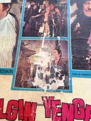 YEŞİLÇAM ORİJİNAL BEZ SİNEMA, Film AFİŞİ - Çılgın Yenge, 1971, BEZ FİLM AFİŞİ / POSTERİ - BÜYÜK BOY - ORİJİNAL - 68 X 48 cm EBADINDA - Original Turkish Big Size Movie Poster - Sırrı Gültekin, Sadık Şendil, Sadri Alışık, 	Gafur Uzuner, Suna Pekuysal, Gazanfer Özcan, Mine Mutlu, Ali Şen, Tuluğ Çizgen, Sadri Alışık, Sadettin Erbil, Ali Uyandıran, Semra Yıldız, Faik Coşkun, Ayla Arslancan, Gül Doruk, Tombiş Önder, Özdemir Baturalp, Metin Turan, Manasi Fillmeridis