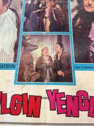YEŞİLÇAM ORİJİNAL BEZ SİNEMA, Film AFİŞİ - Çılgın Yenge, 1971, BEZ FİLM AFİŞİ / POSTERİ - BÜYÜK BOY - ORİJİNAL - 68 X 48 cm EBADINDA - Original Turkish Big Size Movie Poster - Sırrı Gültekin, Sadık Şendil, Sadri Alışık, 	Gafur Uzuner, Suna Pekuysal, Gazanfer Özcan, Mine Mutlu, Ali Şen, Tuluğ Çizgen, Sadri Alışık, Sadettin Erbil, Ali Uyandıran, Semra Yıldız, Faik Coşkun, Ayla Arslancan, Gül Doruk, Tombiş Önder, Özdemir Baturalp, Metin Turan, Manasi Fillmeridis