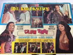 YEŞİLÇAM ORİJİNAL BEZ SİNEMA, Film AFİŞİ - Çılgın Yenge, 1971, BEZ FİLM AFİŞİ / POSTERİ - BÜYÜK BOY - ORİJİNAL - 68 X 48 cm EBADINDA - Original Turkish Big Size Movie Poster - Sırrı Gültekin, Sadık Şendil, Sadri Alışık, 	Gafur Uzuner, Suna Pekuysal, Gazanfer Özcan, Mine Mutlu, Ali Şen, Tuluğ Çizgen, Sadri Alışık, Sadettin Erbil, Ali Uyandıran, Semra Yıldız, Faik Coşkun, Ayla Arslancan, Gül Doruk, Tombiş Önder, Özdemir Baturalp, Metin Turan, Manasi Fillmeridis