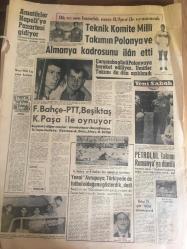 YENİ SABAH GAZETESİ 14 EYLÜL 1963 YIL :26 SAYI :8801---Bedelsiz  ithalat muamelatı  merkez bankasına verildi --M.P Mahalli  Seçime Girecek ---İki  kardeş 48 yıl sonra hamamda buluştular ---Kabine 964 programını  müzakereye  başladı ---Bir köy imamı 10 yıl önce karısını kaçıran şahsı  camide vurup öldürdü --Trafik Muayenesi : Siyavuşgil -- Brezilya da ki  isyana enflasyon sebep oldu ---Erkek kılığındaki  Alman  Kız Turist Genelevde Tutuldu---Sinema :Öldüren Dakikalar --7 Kocalı Hürmüz ,Çılgın Süvari ---Makarios aradığı  desteği Komünistlerden  buldu --Kadını Ölü Gösterip  Mirasını Bölüştüler --Amatör Napoli 'ye  Pazartesi Gidiyor --Teknik  Komite Milli Takımının  Polonya ve Almanya Kadrosunu ilan Etti --Fenerbahçe -PTT ,Beşiktaş K.Paşa ile Oynuyor ---Yenal Avrupa ya Türkiye de futbol olduğunu gösterdik  dedi --Petrol Takımı Rumanya 'ya  döndü---
