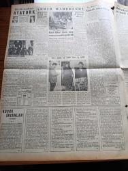 Yeni İstanbul Gazetesi - 20 Şubat 1953 - Mustafa Nermi - Üçlü Müzakerelerin Mihenk Taşı Trakya - Mecliste Diyanet İşleri Bütçesi Görüşülürken Tartışmalar Oldu - Bursa'da Milli Tenasüt Cephesi Kuruluyor - Bulgarlar 132 Çingeneyi Geri Alıyor - Malatya Suikastı - Necip Fazıl Kısakürek - Hüseyin Üzmez - Cumhurreisi Celal Bayar - Büyük Kardeşim Atatürk Anlatan Makbule Atadan Yazı Dizisi - Küçük İnsanlar Faik Baysal - Kuleli Askeri Lisesi Basın Mensuplarına Dün Gezdirildi - Paşabahçe Vapuruna Rağbet Fazlalaştı - Ege Ekspresi Yolda Kaldı - Voleybol Maçları - Komünizmi Tel'in İçin Miting - Büyük Cihad Gazetesi Sahibi Mustafa Bağışlayıcı - Bir Nurcu Daha Tevkif Edildi - Bediüzzaman Saidi Nursi - Lanetli Mahalle Yazan Mehmet Davaz Yazı Dizisi - 1001 Gece Masalları Perizad Çeviren Reşad Nuri Darago - İstanbul Belediyesi Şehir Tiyatrosu Programı - Mezopotamya'da Kadın - Röportaj Müsabakası - Aga Radyo - Ziraat Bankası - Türk Ticaret Bankası - NATO Sulh Kervanı Sergisi Dün Açıldı