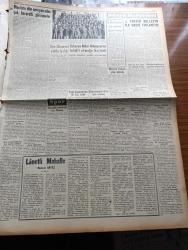 Yeni İstanbul Gazetesi - 20 Şubat 1953 - Mustafa Nermi - Üçlü Müzakerelerin Mihenk Taşı Trakya - Mecliste Diyanet İşleri Bütçesi Görüşülürken Tartışmalar Oldu - Bursa'da Milli Tenasüt Cephesi Kuruluyor - Bulgarlar 132 Çingeneyi Geri Alıyor - Malatya Suikastı - Necip Fazıl Kısakürek - Hüseyin Üzmez - Cumhurreisi Celal Bayar - Büyük Kardeşim Atatürk Anlatan Makbule Atadan Yazı Dizisi - Küçük İnsanlar Faik Baysal - Kuleli Askeri Lisesi Basın Mensuplarına Dün Gezdirildi - Paşabahçe Vapuruna Rağbet Fazlalaştı - Ege Ekspresi Yolda Kaldı - Voleybol Maçları - Komünizmi Tel'in İçin Miting - Büyük Cihad Gazetesi Sahibi Mustafa Bağışlayıcı - Bir Nurcu Daha Tevkif Edildi - Bediüzzaman Saidi Nursi - Lanetli Mahalle Yazan Mehmet Davaz Yazı Dizisi - 1001 Gece Masalları Perizad Çeviren Reşad Nuri Darago - İstanbul Belediyesi Şehir Tiyatrosu Programı - Mezopotamya'da Kadın - Röportaj Müsabakası - Aga Radyo - Ziraat Bankası - Türk Ticaret Bankası - NATO Sulh Kervanı Sergisi Dün Açıldı